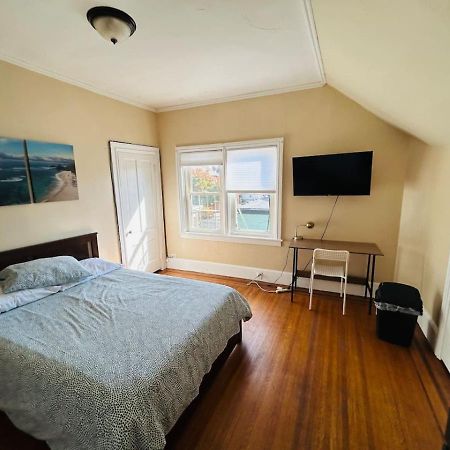 Sunny Spacious Room In Federal Hill, Downtown With Shared Bathroom And Kitchen 프로비던스 외부 사진