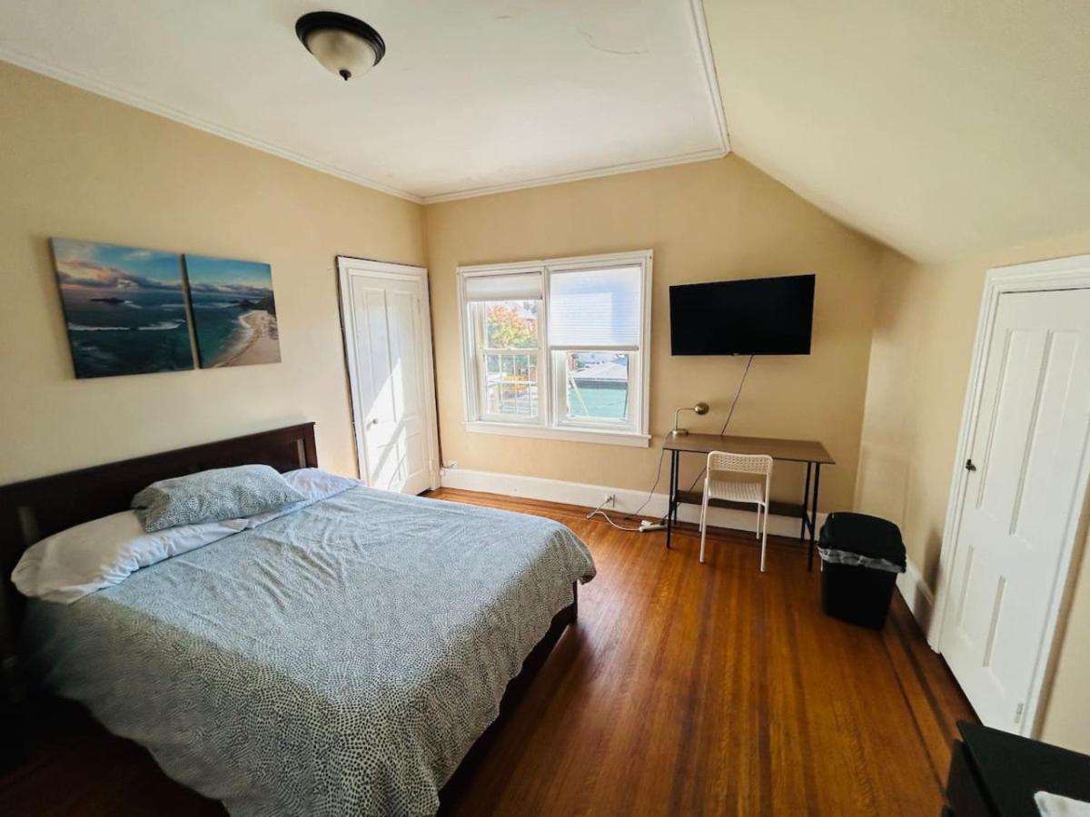 Sunny Spacious Room In Federal Hill, Downtown With Shared Bathroom And Kitchen 프로비던스 외부 사진