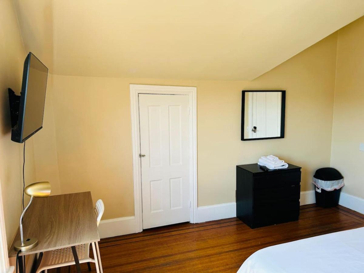 Sunny Spacious Room In Federal Hill, Downtown With Shared Bathroom And Kitchen 프로비던스 외부 사진